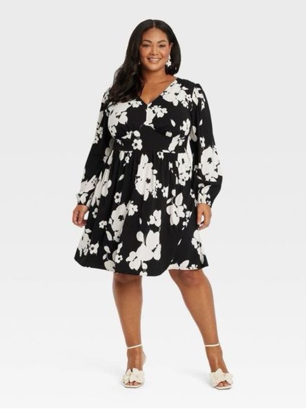 NWT 2X Ava & Viv Black and White Floral V-Neck Fit-and-Flare Dress